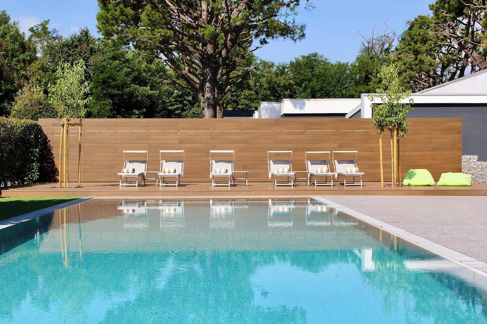 Hotel Mealba Suite & Pool 1
