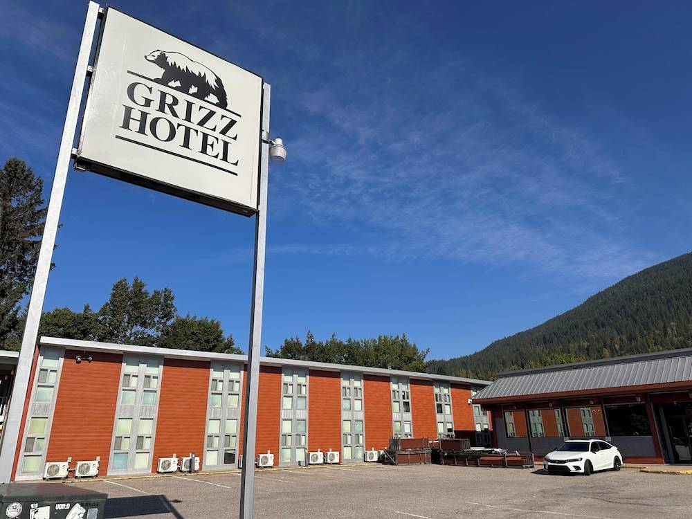 Grizz Hotel 1