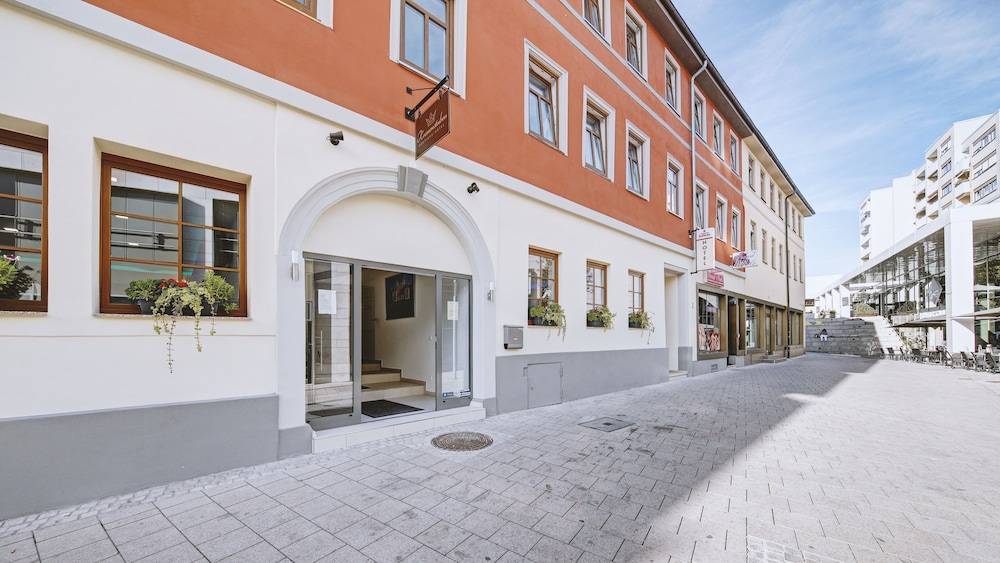 Boutique-Hotel Kronenstuben - unschlagbare Zentrumsnähe direkt am Marstall & Marktplatz - Schloss in 3 Min - Frühstück - Langzeitmiete 1