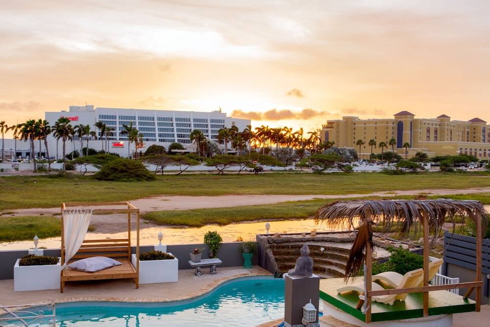 Modern Hotel Aruba 1