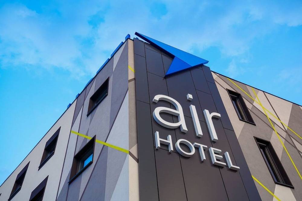 Air Hotel 2