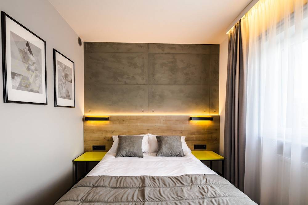 Air Hotel 1