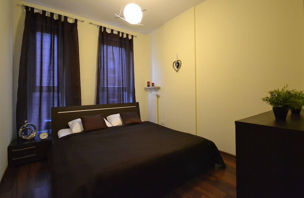 Senator Warsaw Apartments 2
