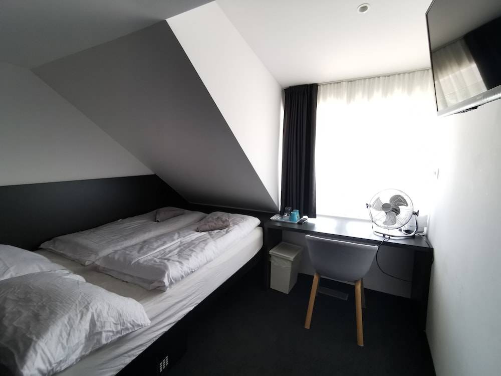 Cha Cha Rooms 1