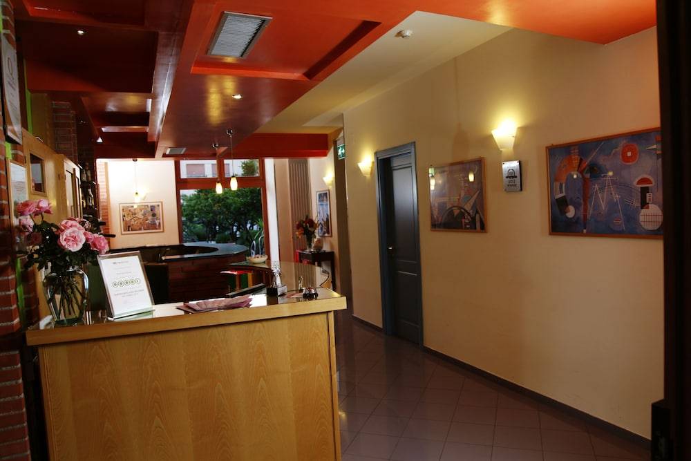Hotel Diana 2