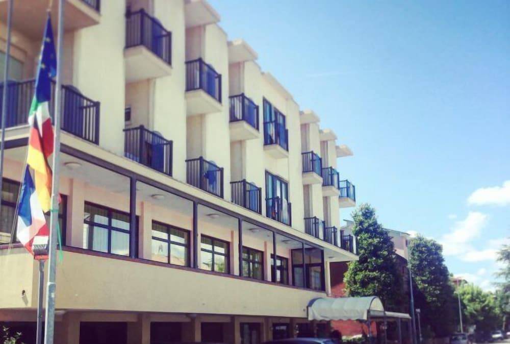 Hotel Diamante COLAZIONE XL PARCHEGGIO GRATIS A 5 CHILOMETRI DA RIMINI FIERA 1