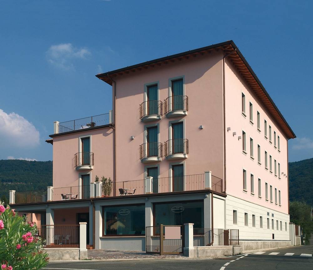 International Hotel 1
