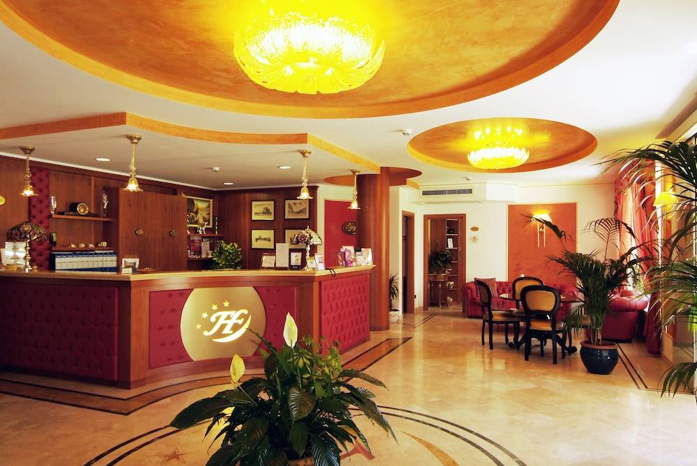 Fashion Hotel 1
