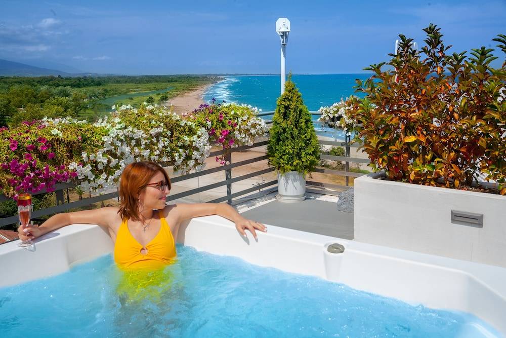 Panorama Suites & Spa - Adults Only 2