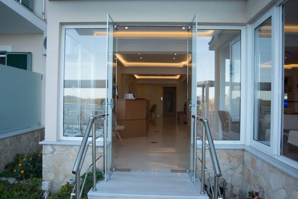 Oasis Hotel 2