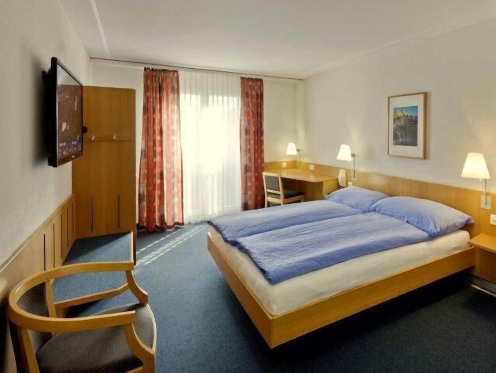 Good Night Inn 1