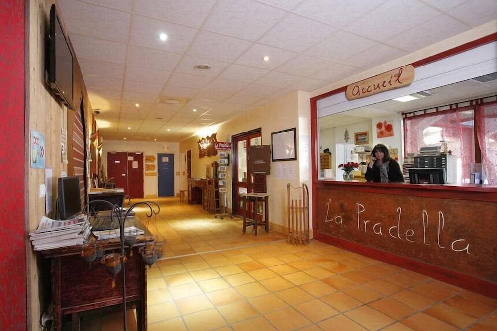CHEZ LYLi & COMPAGNIE, PISCINE, JACCUZZI, SALLE DE SPORT 2