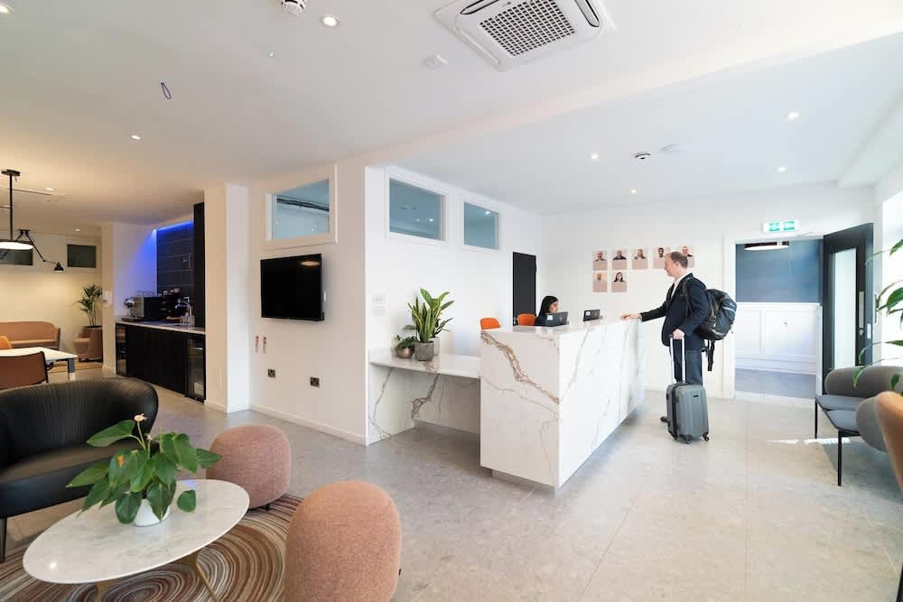 PREMIER SUITES Edinburgh Fountain Court 2