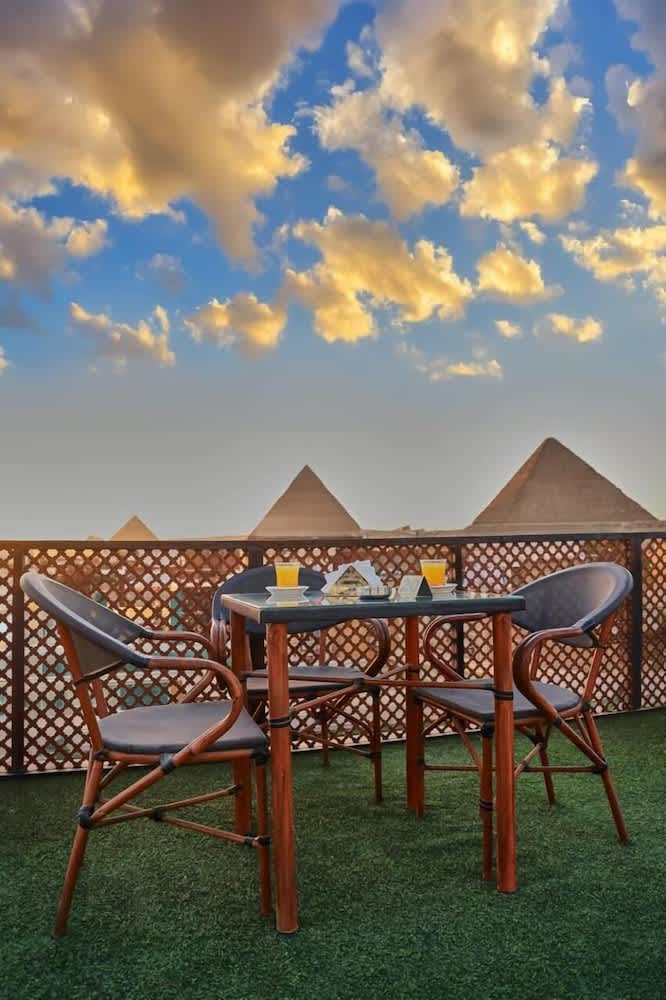 Nefertari Pyramids View Inn 1
