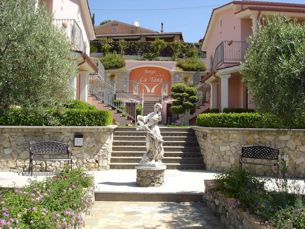 Hotel Ristorante Borgo La Tana 1