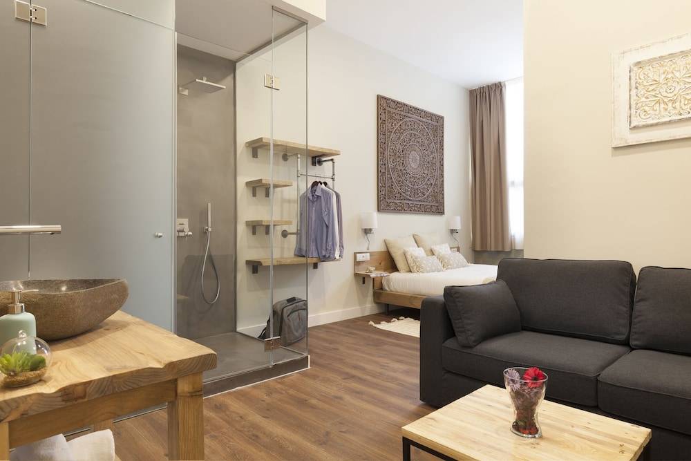 Hotel Radha 1