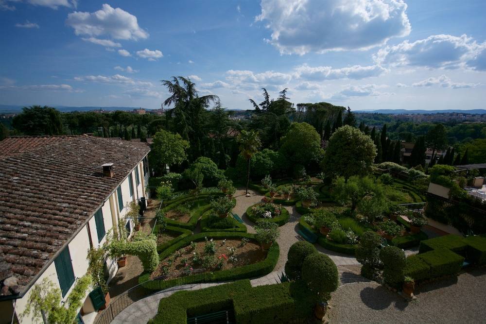Villa Scacciapensieri Boutique Hotel 1