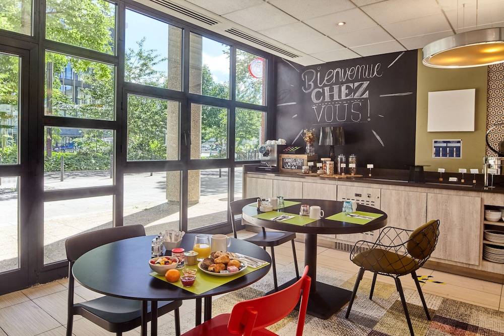 B&B HOTEL Saint-Quentin-en-Yvelines Centre Gare 4 étoiles 1