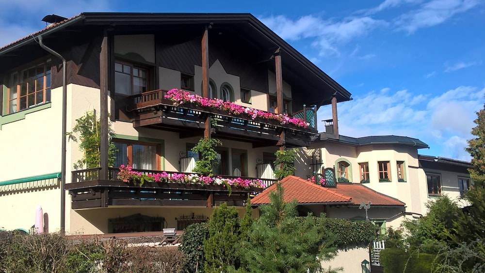 Dietrichsteinerhof Apartments & Rooms 1