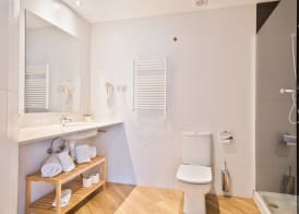 Amister Apartments 4