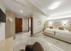 Karras Hotel 5
