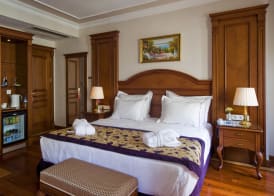 GLK PREMIER The Home Suites & Spa 3