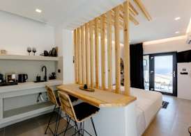 Lackos Luxury Suites 5
