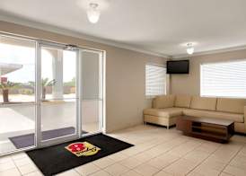 Super 8 by Wyndham Lake Charles Northeast 3