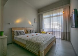 Le Peninsula Bay Beach Resort & Spa 5