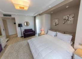 Demi Hotel 5