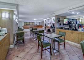 Townhouse Garden Inn & Suites San Antonio I 35 4