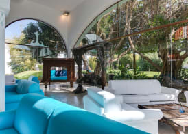 Phi Hotel Sighientu 4