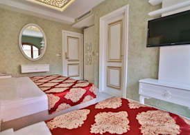 Hotel Queens Land 4