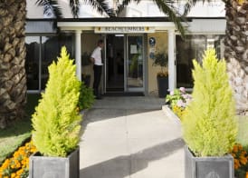 Beachcombers Hotel 4