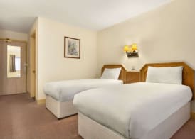 Days Inn by Wyndham Sevenoaks Clacket Lane 4