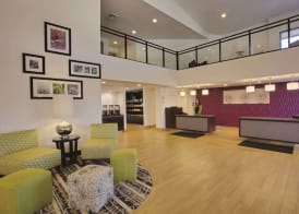 La Quinta Inn & Suites by Wyndham Detroit Metro Airport 2