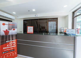 RedDoorz Plus at Evangelista Street Makati 3