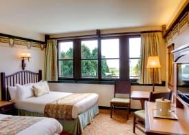 Disney Sequoia Lodge + Tickets 3
