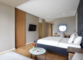 Yacht Hotel 5