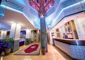Hotel Akouas 5