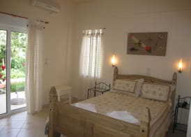 Nea Kydonia suites and studios 2