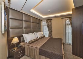 Romeo Hotel 5