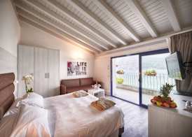 Bella Hotel & Restaurant with private dock for mooring boats 5