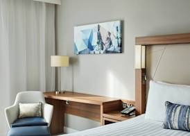 Courtyard by Marriott London City Airport 5