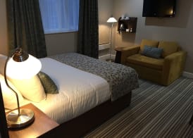 Twin Oaks Hotel 5