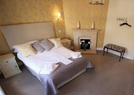 The Saracens Head Hotel 5