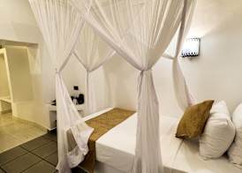 Emerald Palm Courtyard Hotel 2