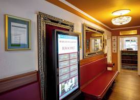 TIPTOP Hotel Burgschmiet Garni 3