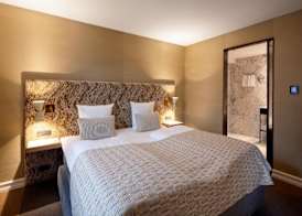 Hypernym Hotel & Suites 5