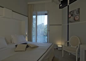 Portofino Deluxe Family Suite - balcony, sea view, private hotel beach 5